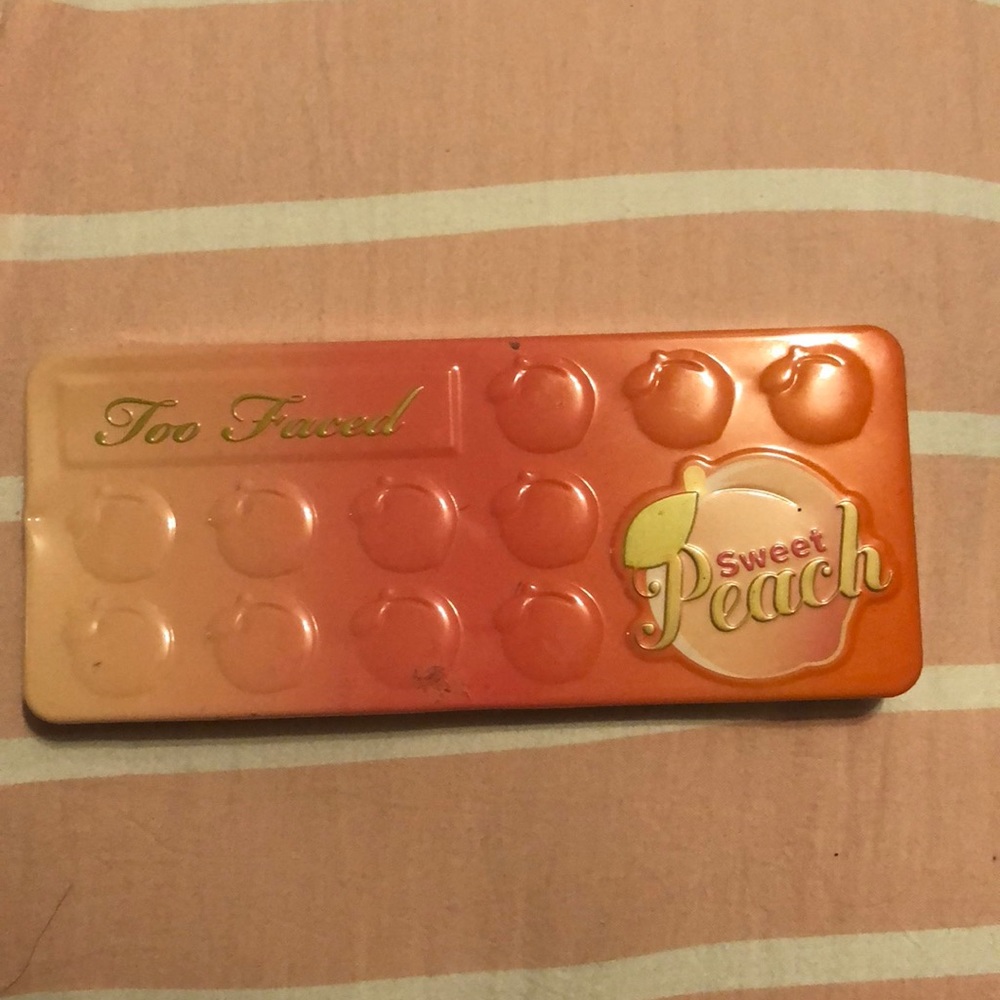 Too faced sweet peach pallette.